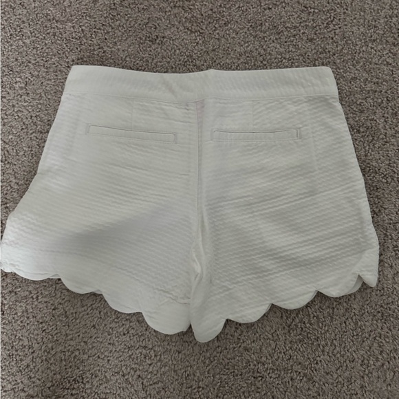 Lilly Pulitzer Shorts Buttercup Size 00 Scalloped Resort White - Picture 2 of 3